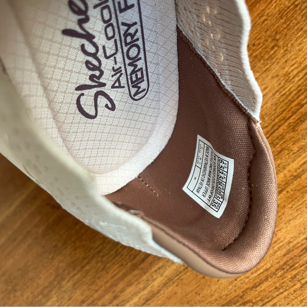Skechers 6.5 Wilshire Blvd Knit Sail NWT Discounted shipping! - Picture 4 of 5